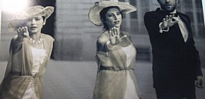 Фото з вистави театру