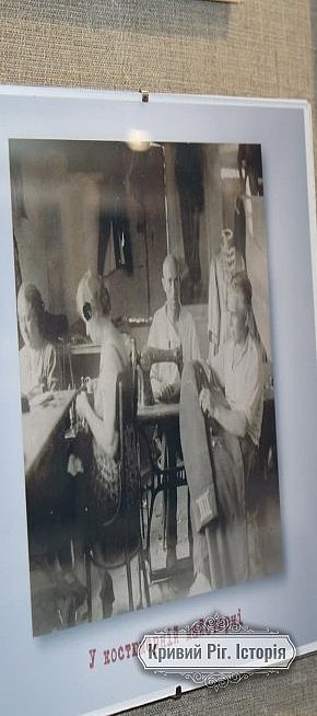 У костюмерній театру