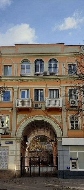 Історичні пам'ятки на Поштовому