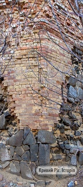 Конюшня. Стара будівля. Колишня садиба Харіна