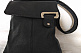 Сумка женская, с регулирующейся ручкой, черного цвета, с одним отделением и тремя карманами