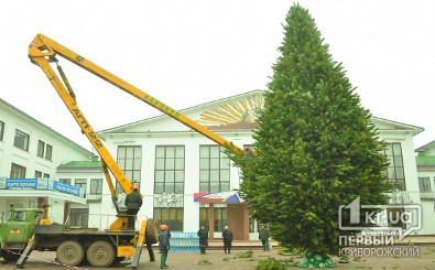 Главная елка одного из самый населенных районов города - Жовтневого, разместится на улице Мусоргского
