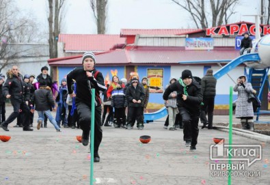 Открытие елочных городков в Ингулецком районе сопровождалось спортивными соревнованиями