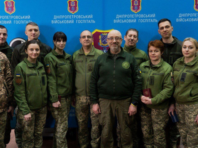 Військові, медики та рятувальники Дніпропетровщини отримали державні нагороди
