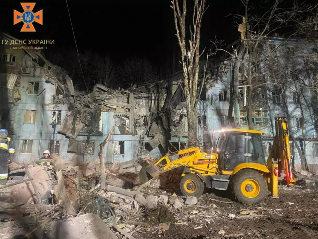 Ракетний удар по Запоріжжю: зруйнований багатоповерховий будинок