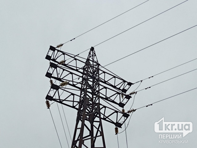 Энергетики за неделю возобновили электроснабжение для 4 тысяч семей Днепропетровщины