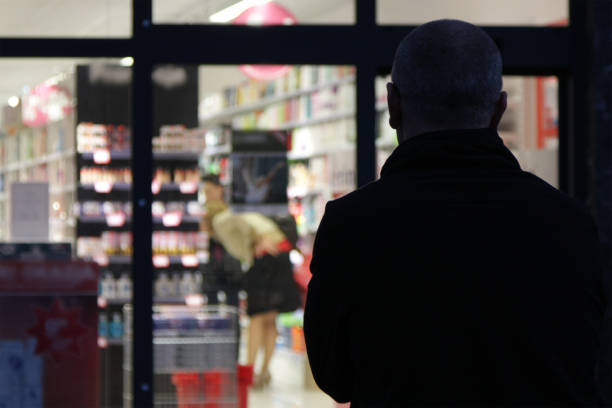 В Кривом Роге мужчину судили за кражу 10 секаторов в супермаркете