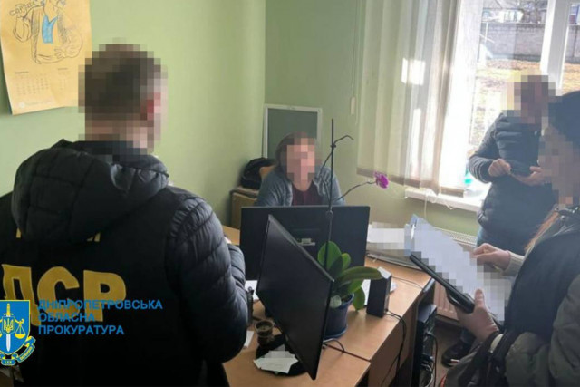 Чиновников одного из горсоветов на Днепропетровщине «поймали» на взятке
