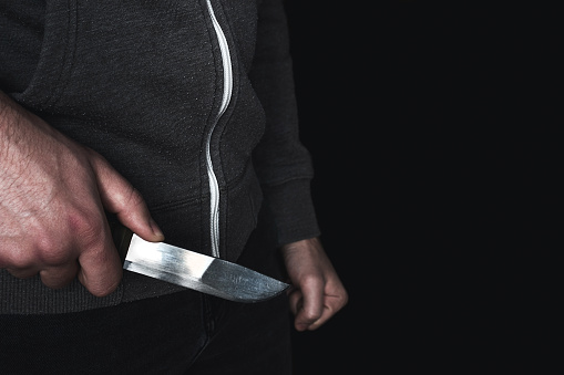 В Кривом Роге задержали мужчину за ножевое ранение подростка