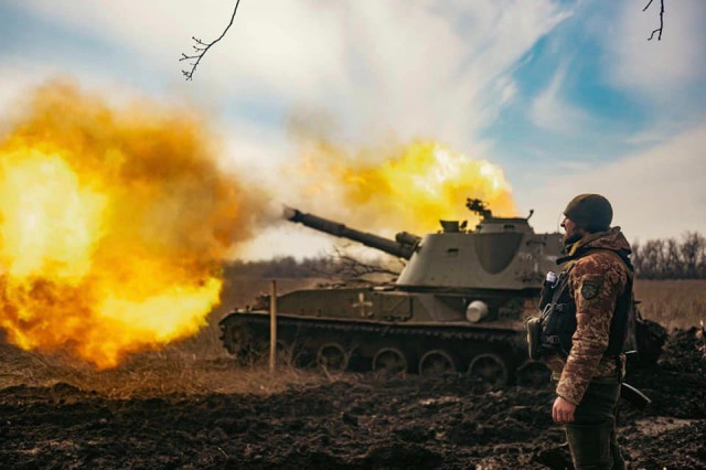 Українські авіація та артилерія продовжують нищити ворога