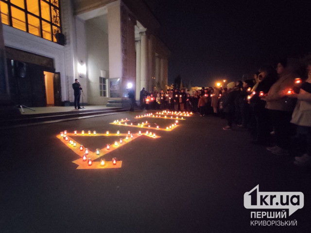 Криворіжці вшанували пам’ять загиблих внаслідок авіаудару по Драмтеатру в Маріуполі
