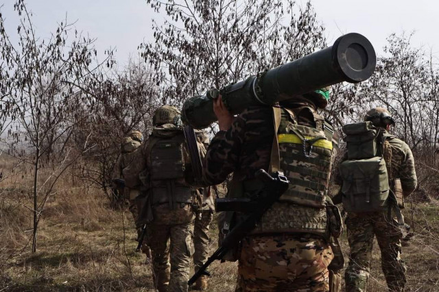 Украинские авиация и артиллерия продолжают уничтожать врага