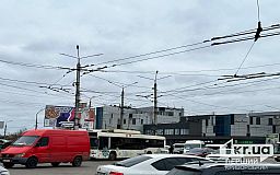 У Кривому Розі зіштовхнулись тролейбус і автівка