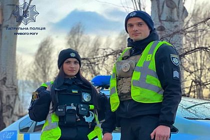 Криворожские патрульные помогли спасти новорожденного ребенка, который перестал дышать