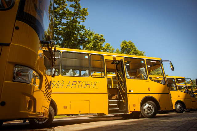 Ліцеї Криворізького району отримають нові шкільні автобуси