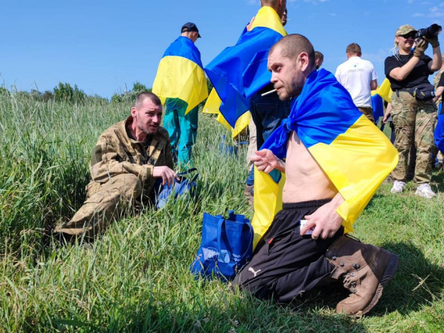 Україна повернула з російського полону ще 45 військових та двох дітей