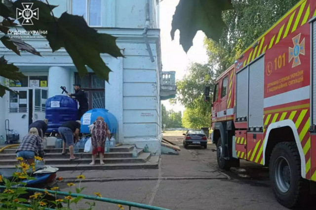 До громад Криворізького району рятувальники підвозять питну воду