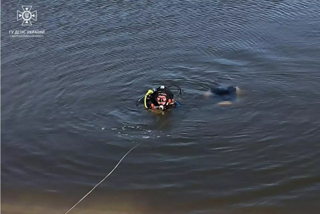В Криворожском районе спасатели достали из водоема тело погибшего мужчины