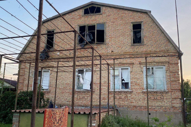Вночі росіяни обстріляли дві громади на Дніпропетровщині — є пошкодження