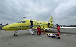Около 4000 пострадавших от войны украинцев эвакуировали на лечение за границу