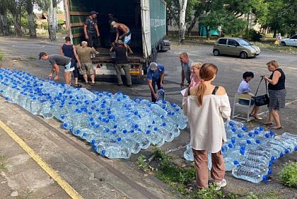 11 фур с бутилированной водой приехали в Криворожье и Никопольщину