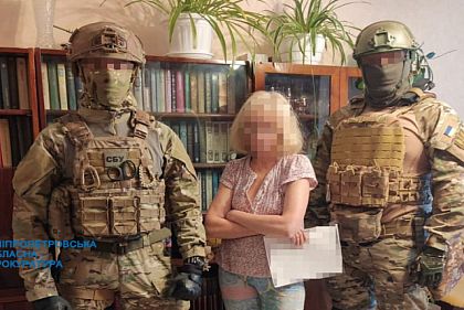 Сотрудницу Укрзалізниці подозревают в передаче врагу видео военных, охранявших мост в Днепре