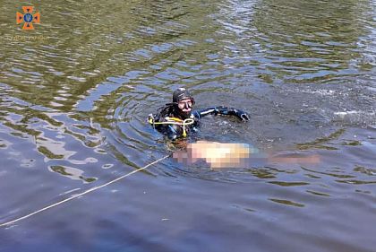 На Днепропетровщине спасатели достали из водоема тело мужчины, которого искали 2 дня