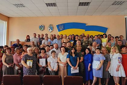 В Криворожском районе поздравили и вручили награды медработникам