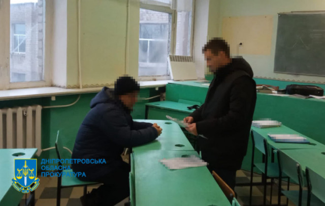 Эксдиректор образовательного учреждения на Днепропетровщине подозревается в растрате средств на закупки угля