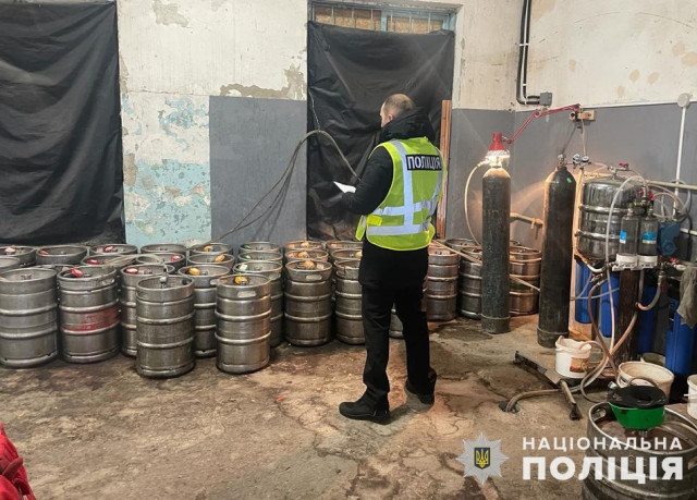 В Днепропетровской области полицейские ликвидировали незаконное производство алкоголя