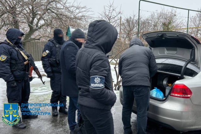 На Дніпропетровщині правоохоронці ліквідували дві нарколабораторії