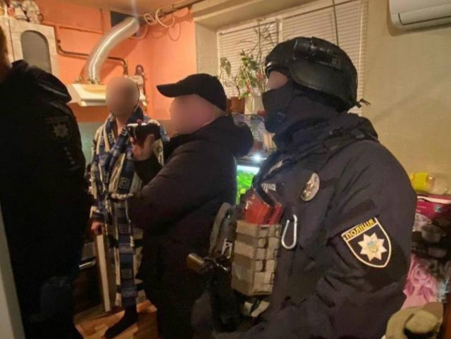 Криворожские полицейские задержали подозреваемого в разбойном нападении на кассира банка