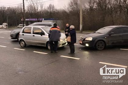 В Кривом Роге в Долгинцевском районе столкнулись два автомобиля
