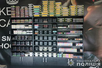 В Кривом Роге полицейские изъяли нелегальные сигареты и алкоголь