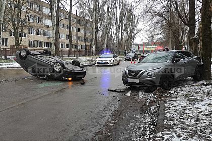 В Кривом Роге из-за ДТП авто перевернулось на крышу