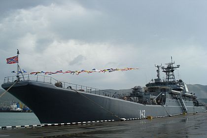 Защитники Украины уничтожили 13 вражеских дронов и десантный корабль