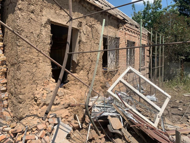 Поліція фіксує наслідки обстрілу Нікопольщини: зруйнований приватний будинок та є поранені