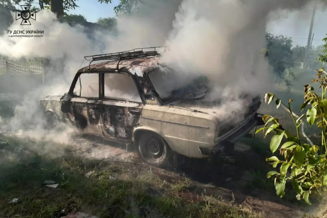 Криворожские пожарные ликвидировали возгорание легкового автомобиля