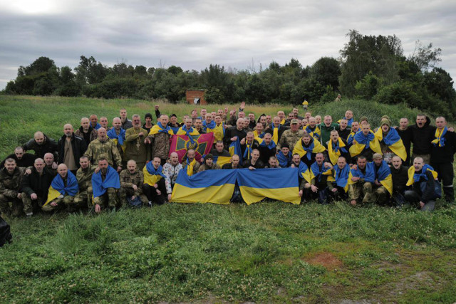 Ще 95 українських захисників повернулися з російського полону