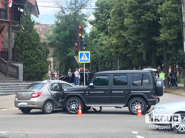 В Кривом Роге столкнулись два автомобиля, пострадал мужчина