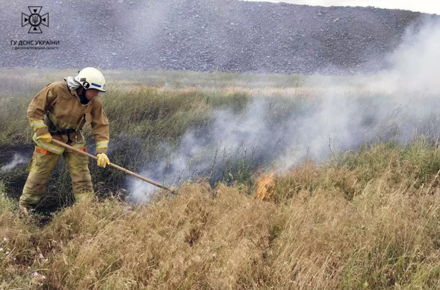 Пожарные Криворожского района потушили два пожара на открытых территориях
