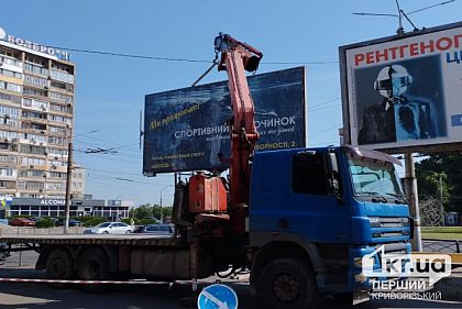 В Кривом Роге на 95 квартале продолжили демонтаж бордов