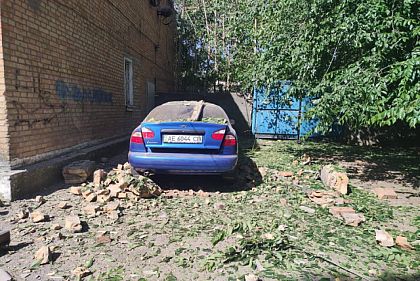 Сегодня враг 5 раз обстрелял Никопольский район, пострадал человек