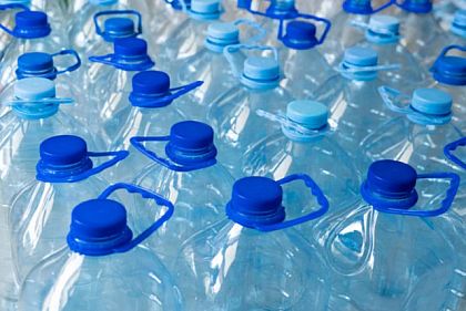 Вражеские ракеты атаковали и состав бутылированной воды, которую в частности собирали для нужд Херсонщины