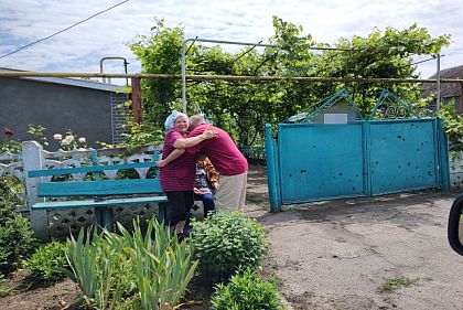Полицейский из Днепропетровщины помог вернуться на Херсонщину больному мужчине