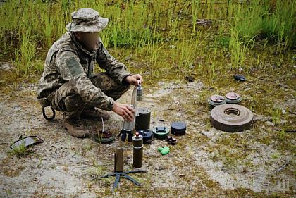 Бойцы терробороны Кривого Рога учатся ликвидировать вражескую взрывчатку