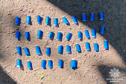 Патрульные обнаружили у криворожанина 36 свертков, вероятно, с наркотическим веществом