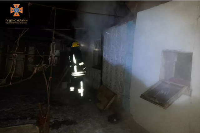 Вночі криворізькі пожежники  ліквідували дві пожежі у приватному житловому секторі