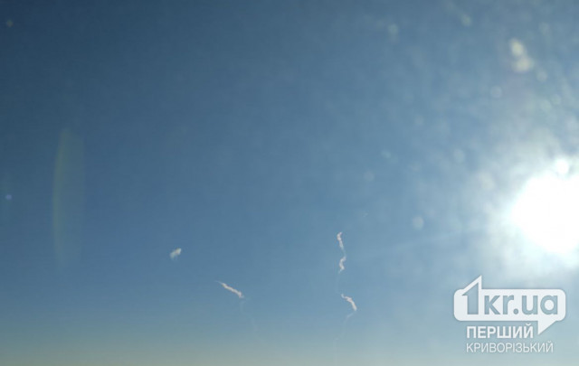 В Криворожском районе силы ПВО сбили 4 вражеских ракеты, 3 из них в черте города