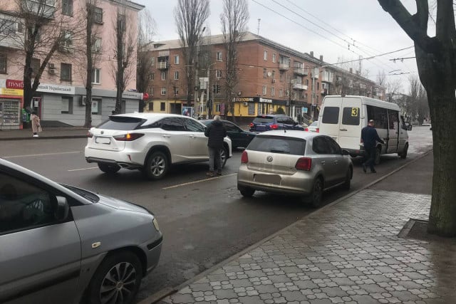 В Кривом Роге на проспекте Гагарина произошло ДТП с участием маршрутки